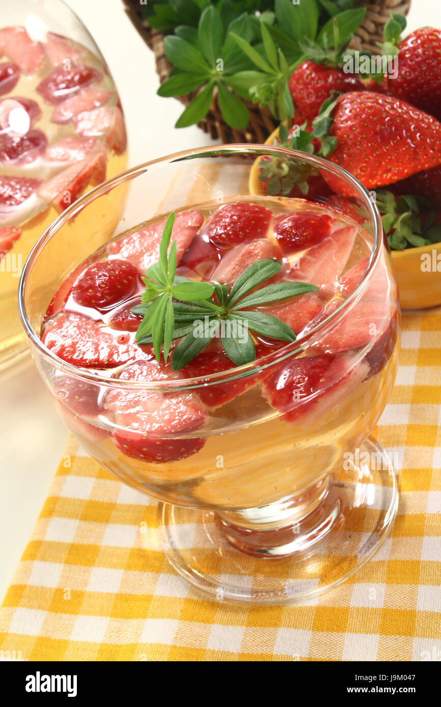 Waldmeisterbowle hi-res stock photography and images - Alamy Waldmeisterbowle hi-res stock photography and images - Alamy