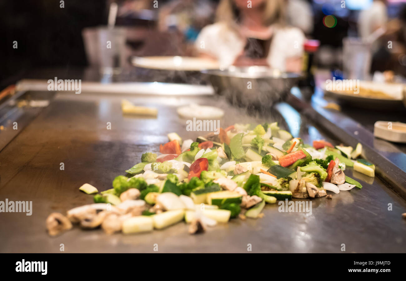 hibachi vegetable grill Stock Photo Alamy