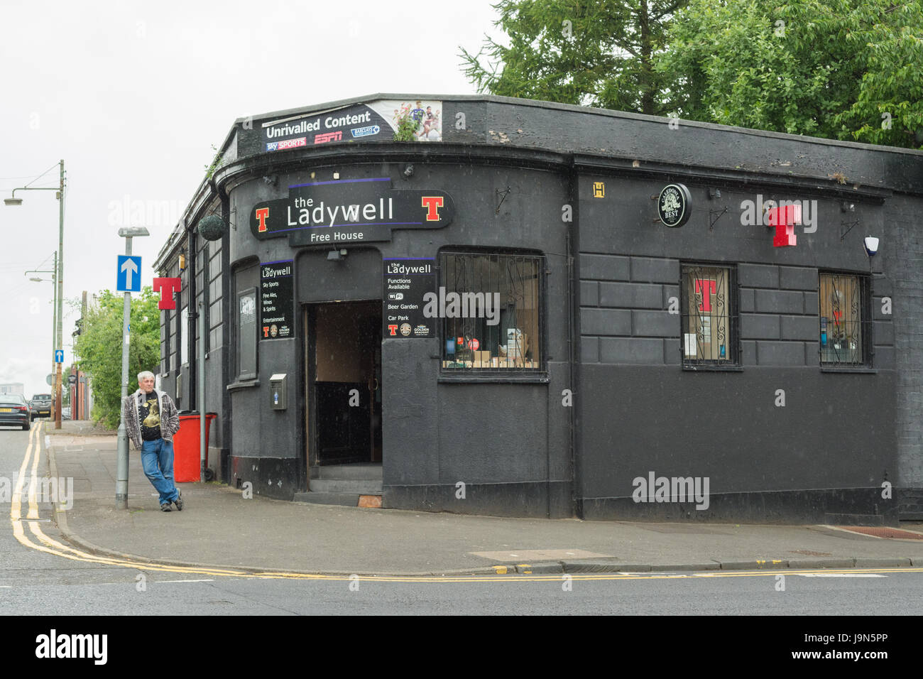 Glasgow pub - the Ladywell Free House opposite Tennents brewery, Glasgow, Scotland, UK Stock Photo