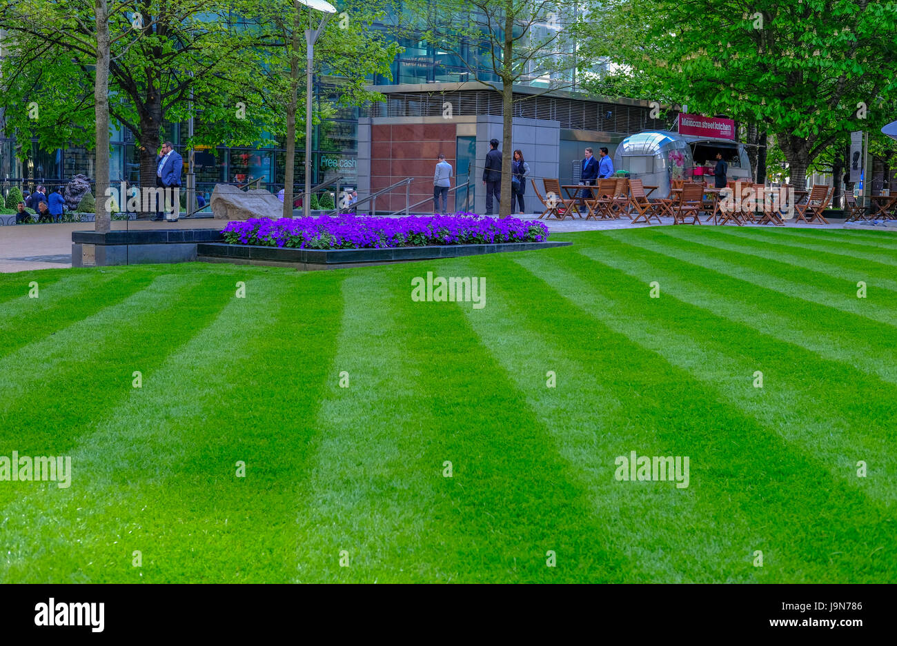 Canada square park canary wharf hi-res stock photography and images - Alamy