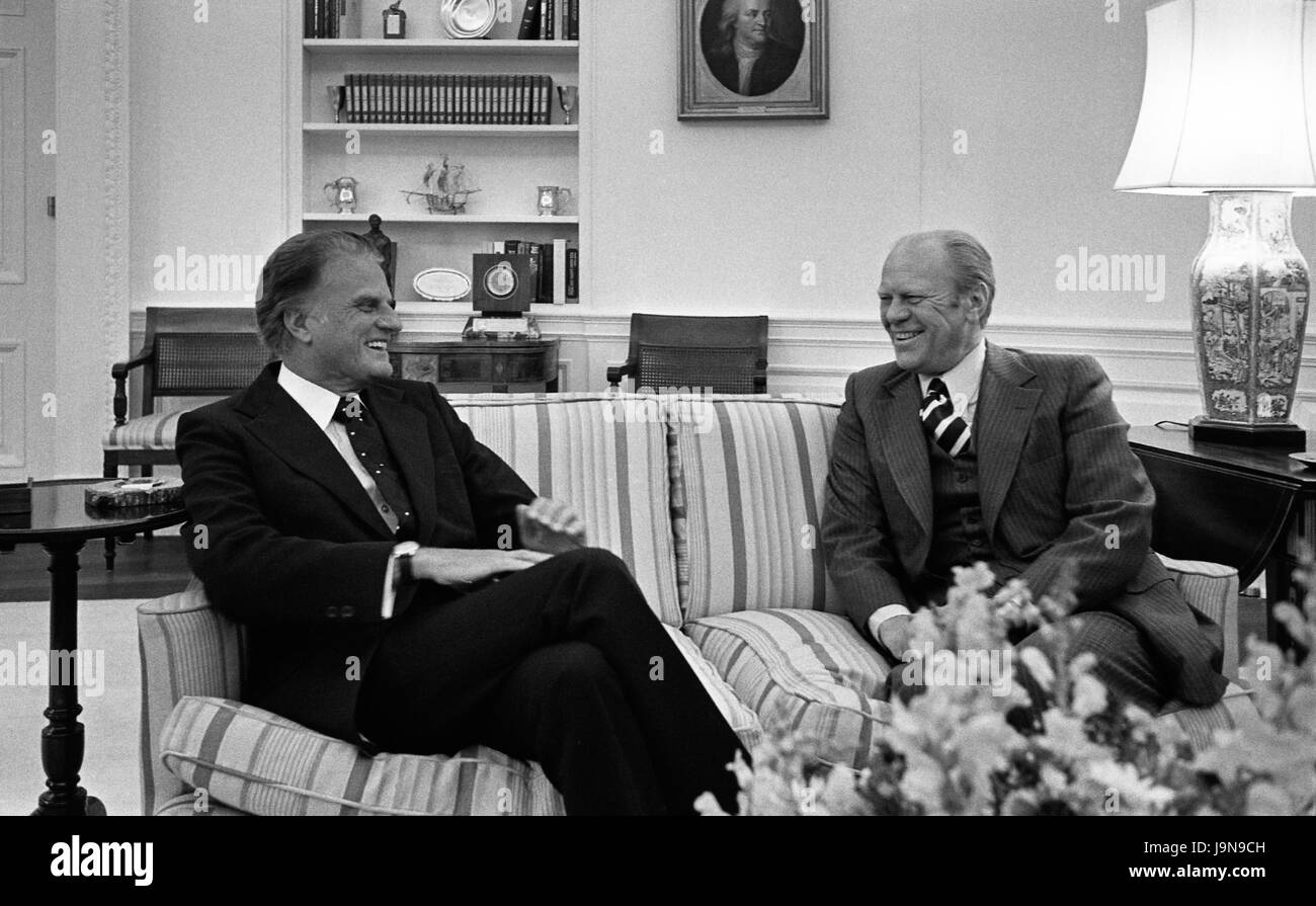 Billy Graham (l) and President Gerald Ford (r) sitting in the Oval Office of the White House September 22, !976. Stock Photo
