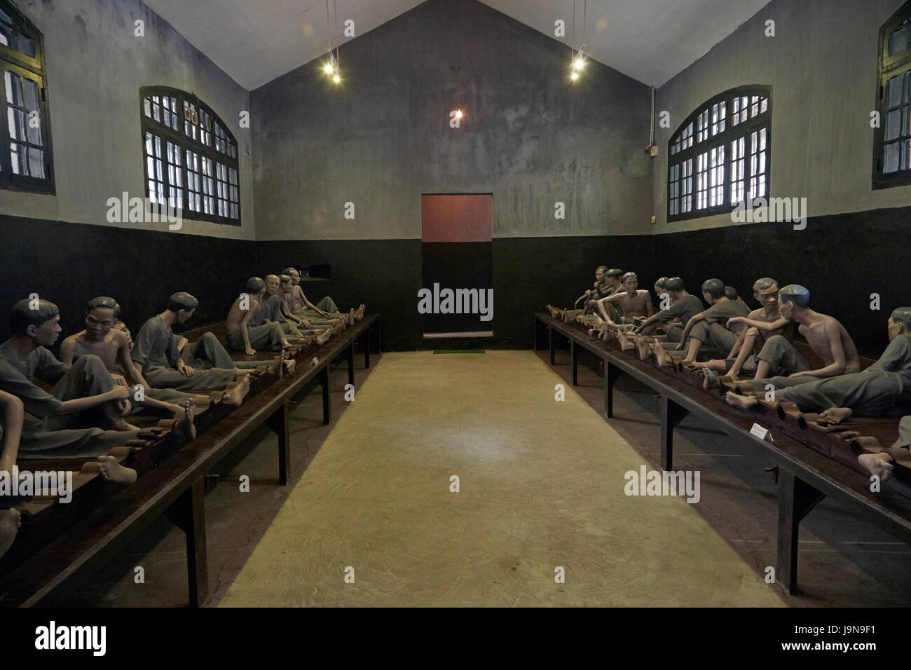 Life-sized model of shackled prisoners in cell, Hoa Lo Prison Museum, (Aka Hanoi Hilton), Hanoi, Vietnam Stock Photo