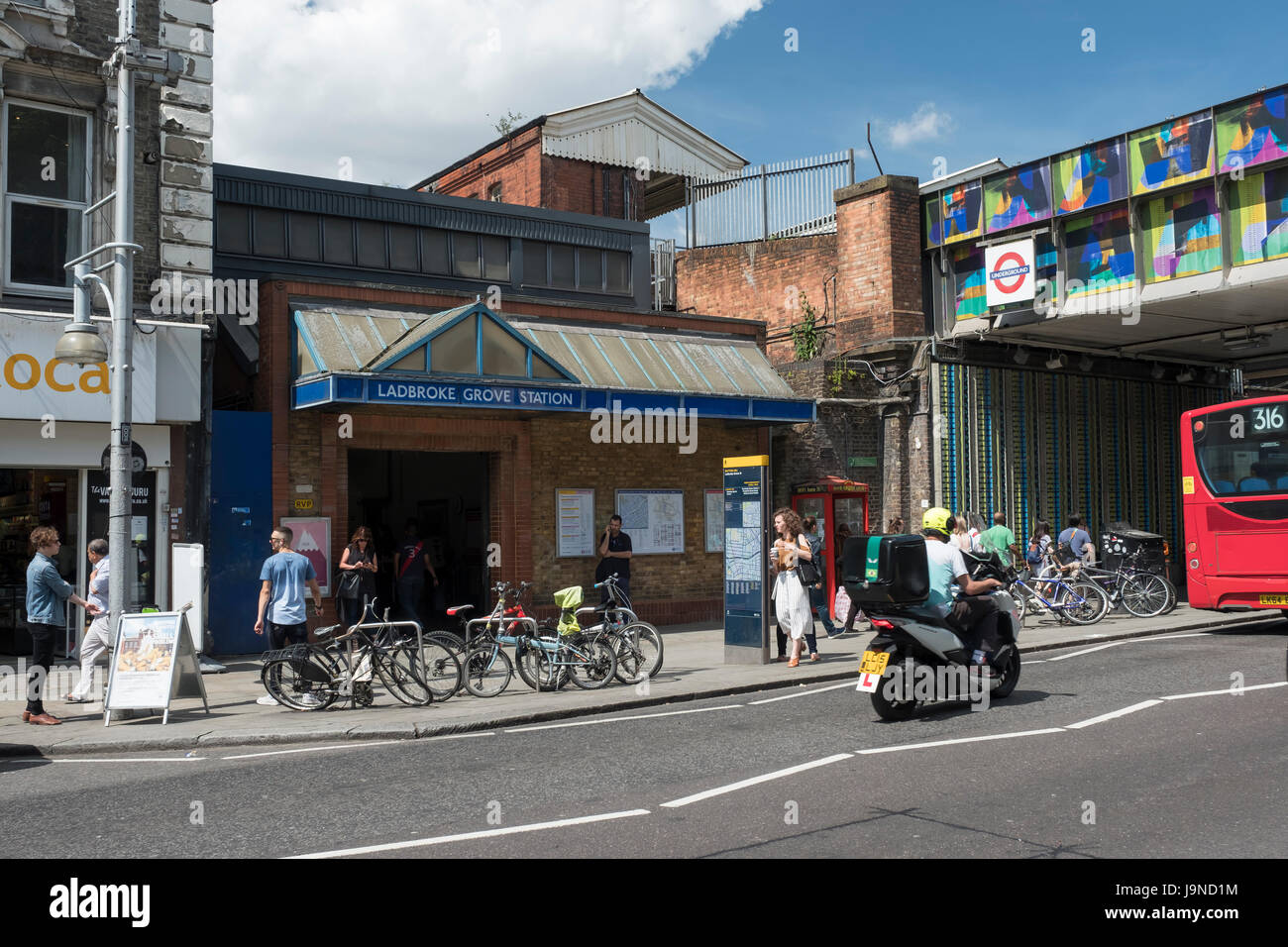 Ladbroke Grove Station Zone Ladbroke Grove Station Stock Photo - Alamy