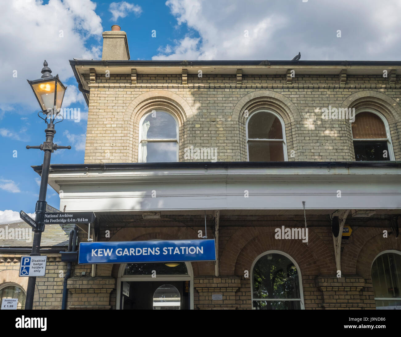 Kew Gardens station Stock Photo Alamy
