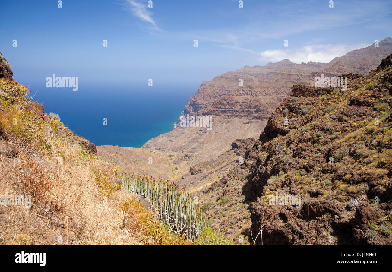 Western Gran Canaria, May, hiking route Tasartico - Playa GuiGui, ravine  Barranco de Guigui Grande, steep rocky slopes Stock Photo