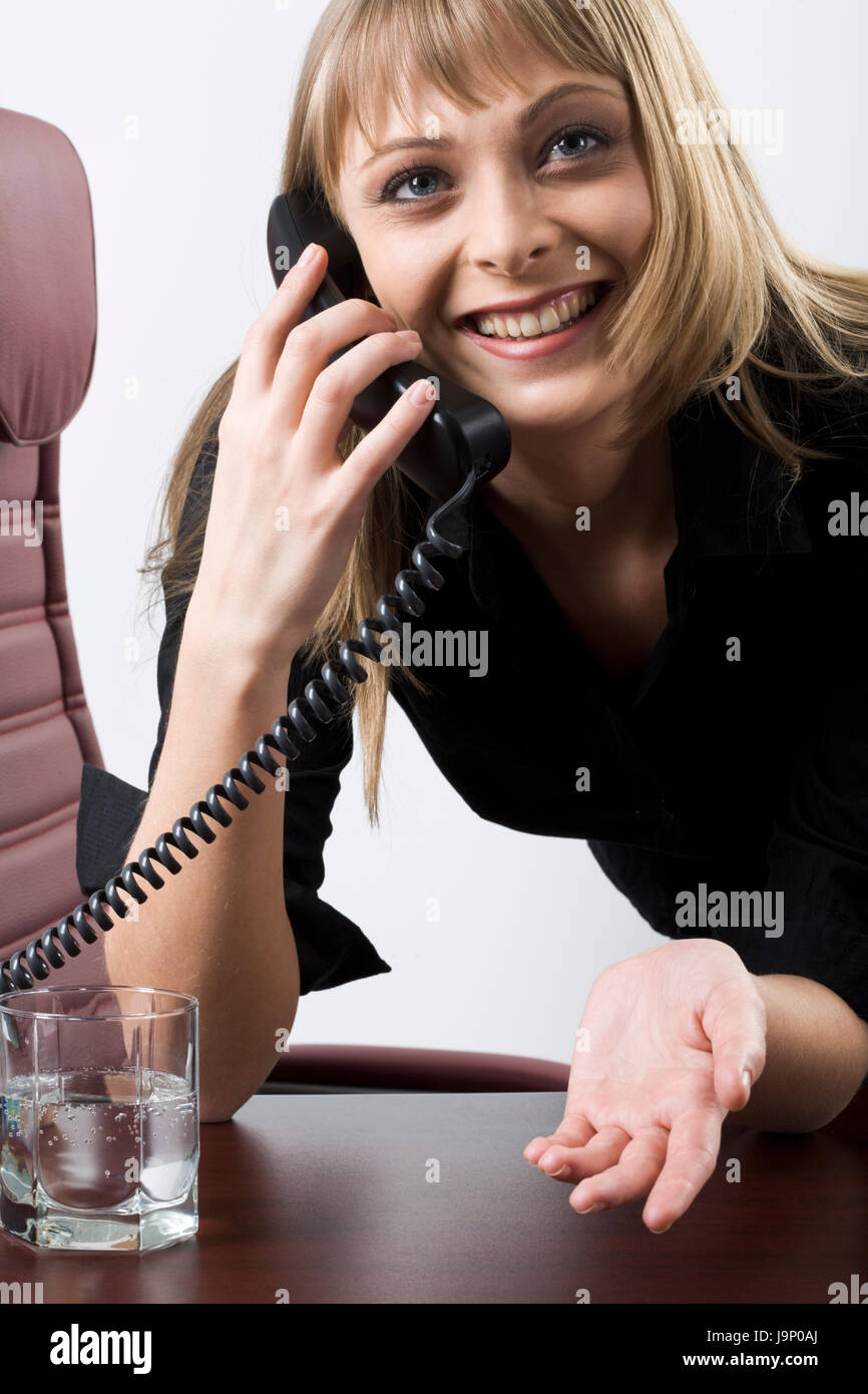 Жена разговаривает по телефону а ее. Женщина разговаривает по телефону. Блондинка говорит по телефону. Эротическое общение по телефону.