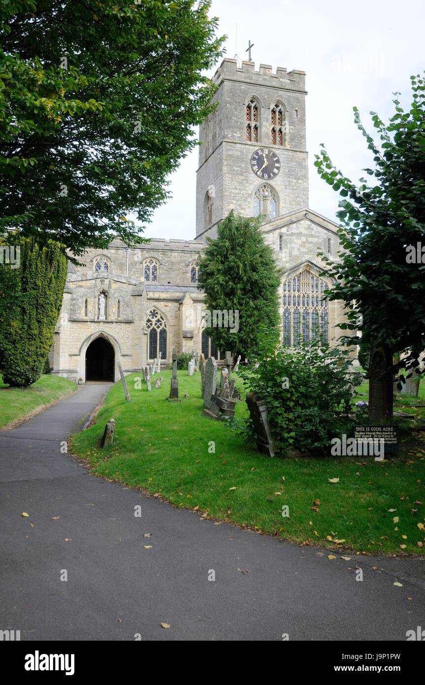 St Mary The Virgin Church, Thame, Oxfordshire, is a large cruciform shape building, with a central tower, which dates to the thirteenth century. It ha Stock Photo