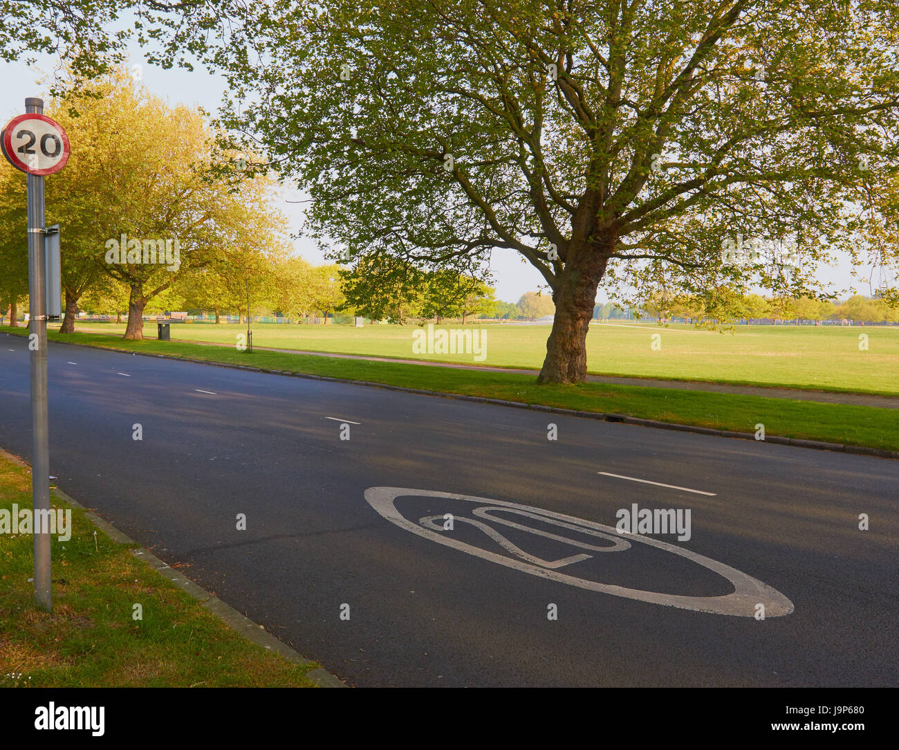 20 Mph Speed Limit Sign And Road Marking Stock Photo Alamy 20-mph-speed-limit-sign-and-road-marking-stock-photo-alamy