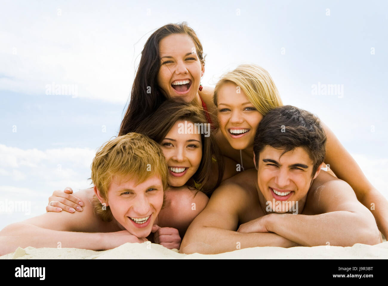 три девушки три парня фото. три девушки три парня фото. фотосессия с несколькими мужчинами. пол уокер с девушкой. четыре человека.