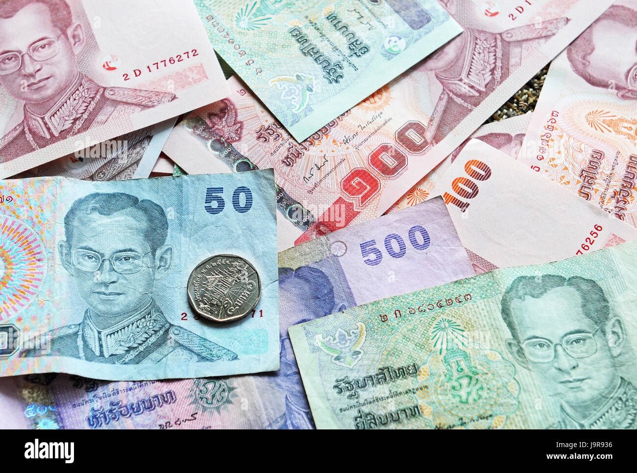 Сколько денег в тайланд. Валюта Тайланда. Деньги Тайланда. Валюта Тайланда фото. Валюта Бангкока.