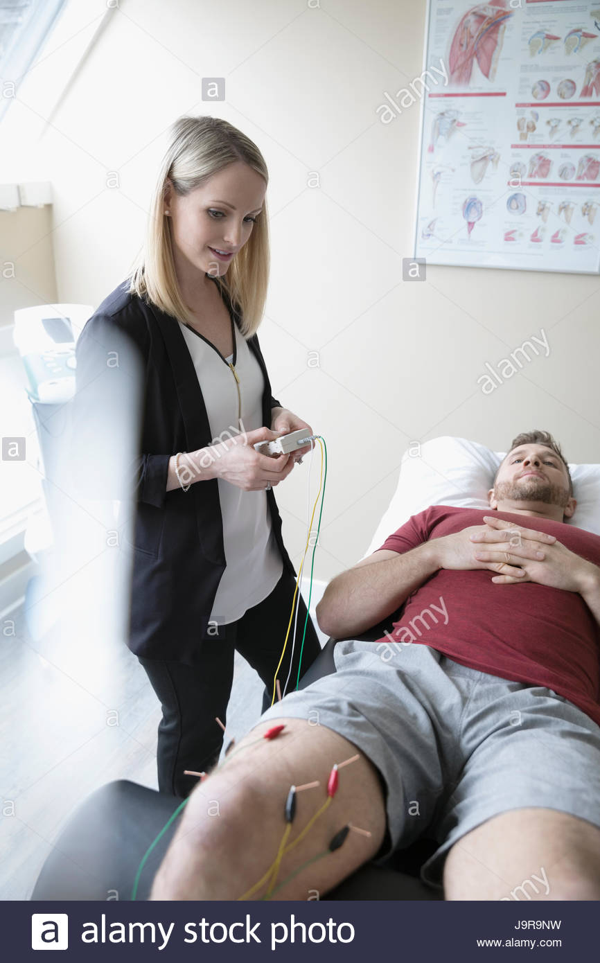 Acupuncture Knee Stock Photos & Acupuncture Knee Stock Images Alamy