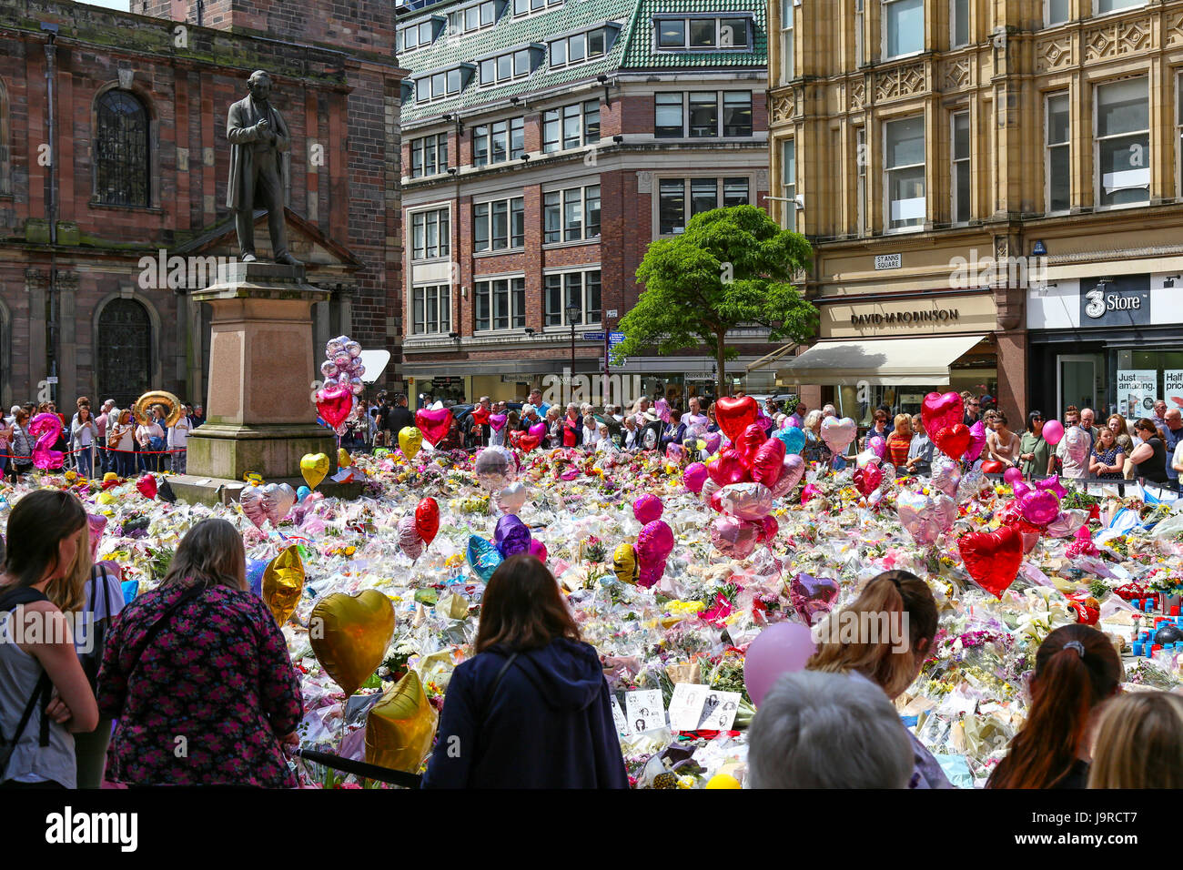 Manchester, UK. 31st May, 2017. A sea of flowers, teddies & balloons fill St. Ann's square, Manchester, as a tribute for the 22 people that lost their Stock Photo