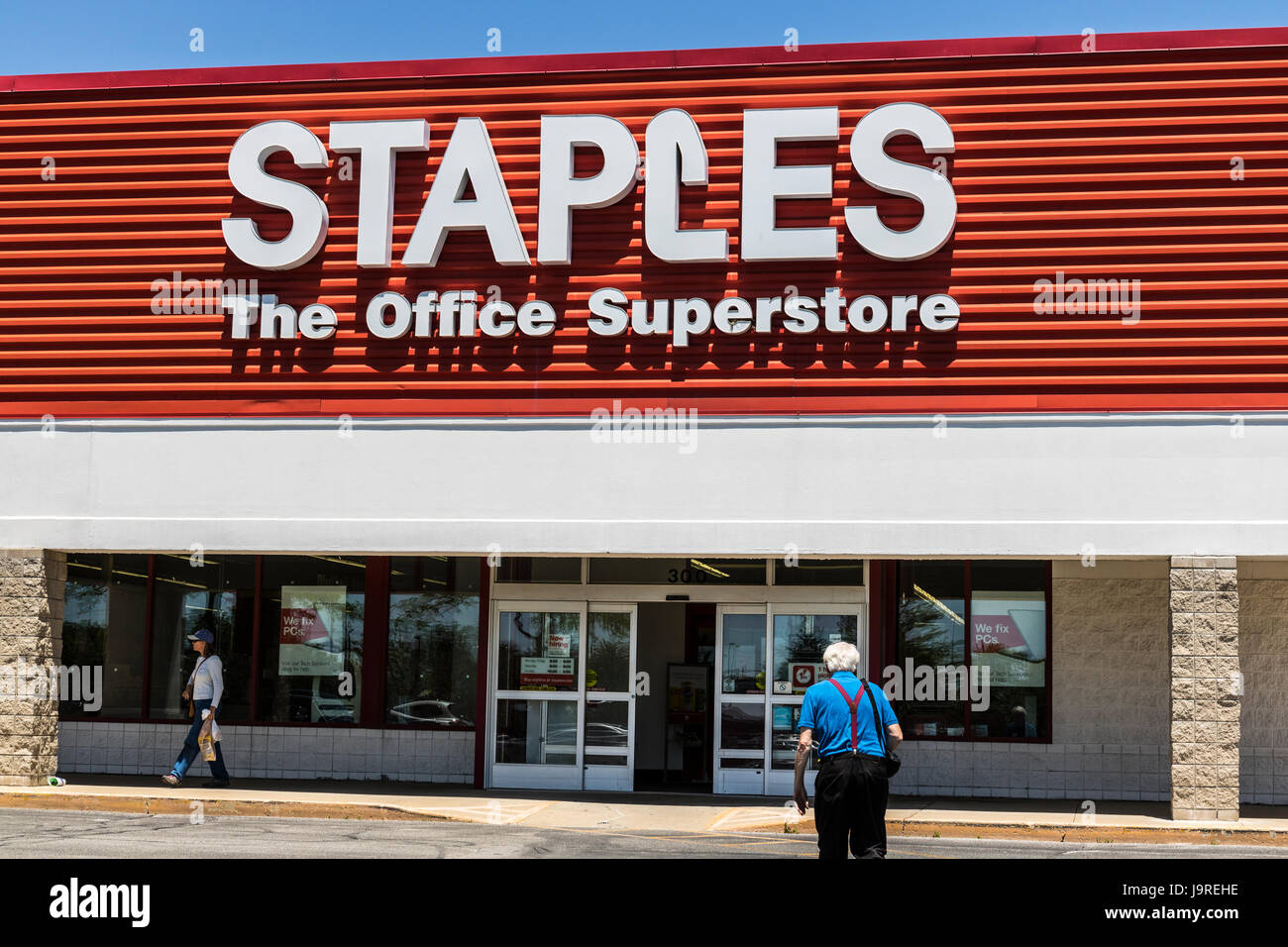 Lafayette - Circa June 2017: Staples Inc. Retail Location. Staples is a Large Office Supply Chain VI Stock Photo