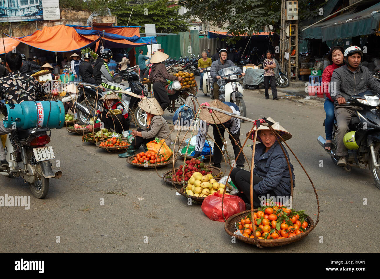 Produce vendors by Dong Xuan Market, Old Quarter, Hanoi, Vietnam Stock Photo