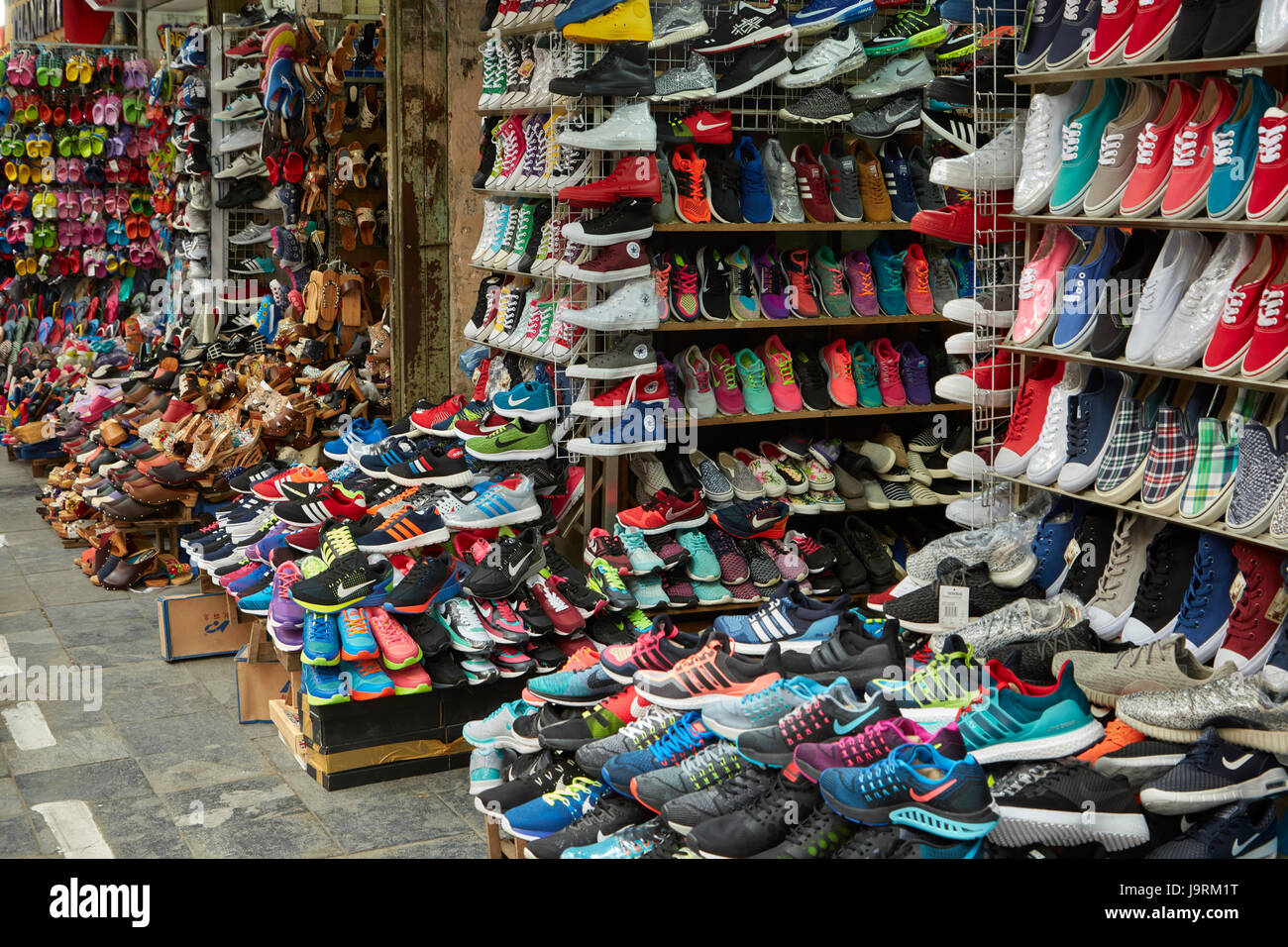 Footwear shop hi-res stock photography and images - Alamy