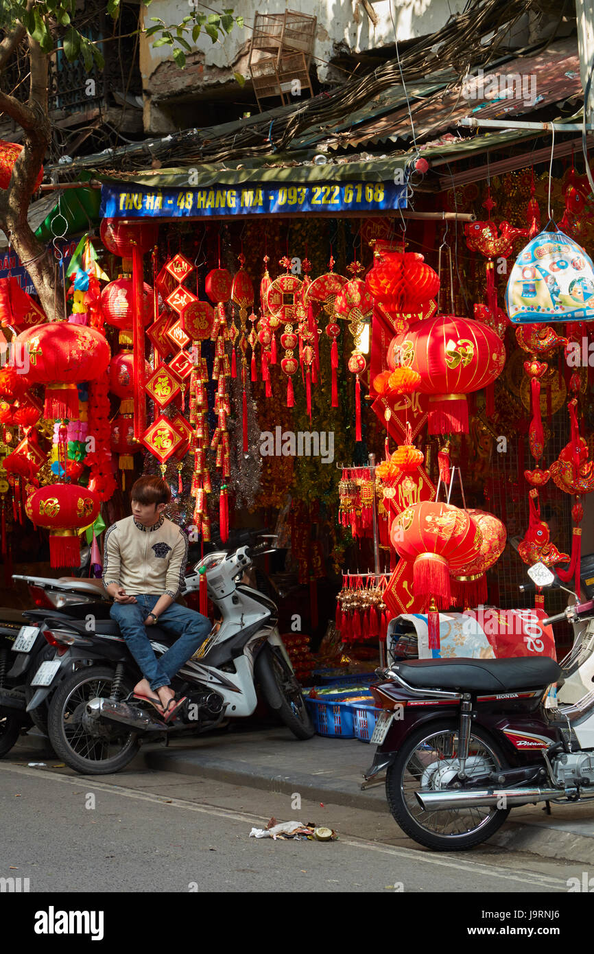 Lantern shop, Old Quarter, Hanoi, Vietnam Stock Photo - Alamy