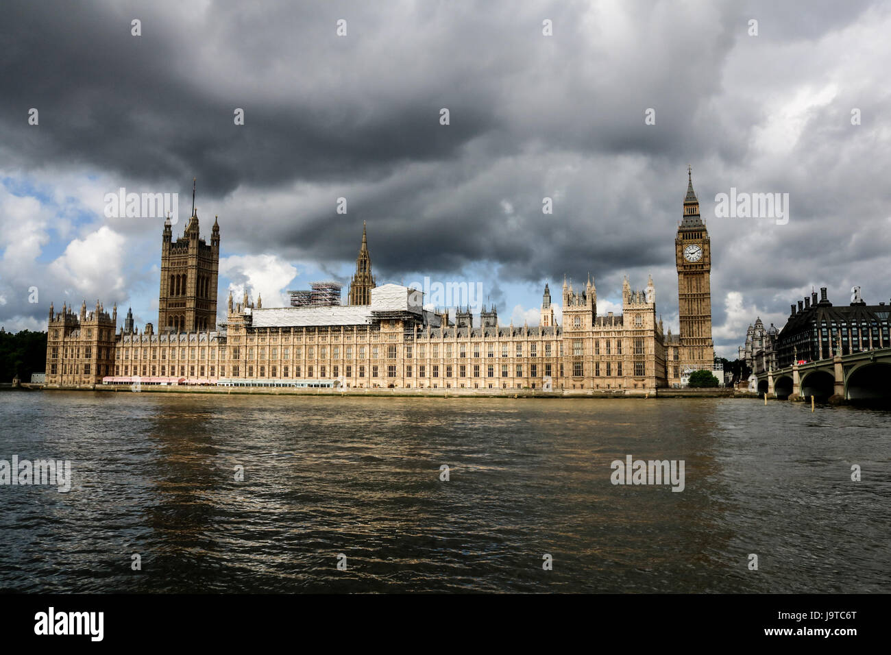 London UK.  3rd  June 2017. Big Ben and the Palace of Westminster enveloped by dark clouds as thunderstorms and unsettled weather is predicted following  a hot spell Credit: amer ghazzal/Alamy Live News Stock Photo