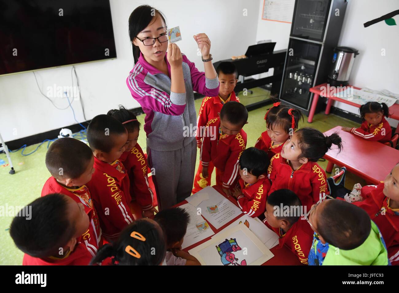 Huachi, China's Gansu Province. 3rd June, 2017. Teacher Wang Yanli shows the way of washing hands to children at a kindergarten in Xinbao Village of Huachi County, northwest China's Gansu Province, June 3, 2017. To improve the hygiene education in remote areas, China Develpment Research Foundation and Unilever carried out a project to promote hand wash among children in classes. The project so far has covered more than 10,000 rural children in serveral provinces of China. Credit: Chen Bin/Xinhua/Alamy Live News Stock Photo