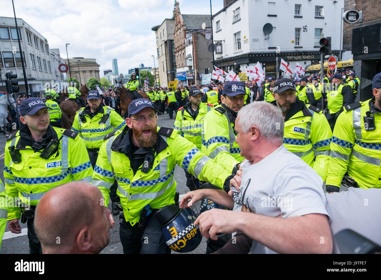 Liverpool, UK. 3rd June, 2017. English Defence League and anti-fascist protesters have clashed in Liverpool city centre on Saturday, June 3, 2017. © Christopher Middleton/Alamy Live News Stock Photo