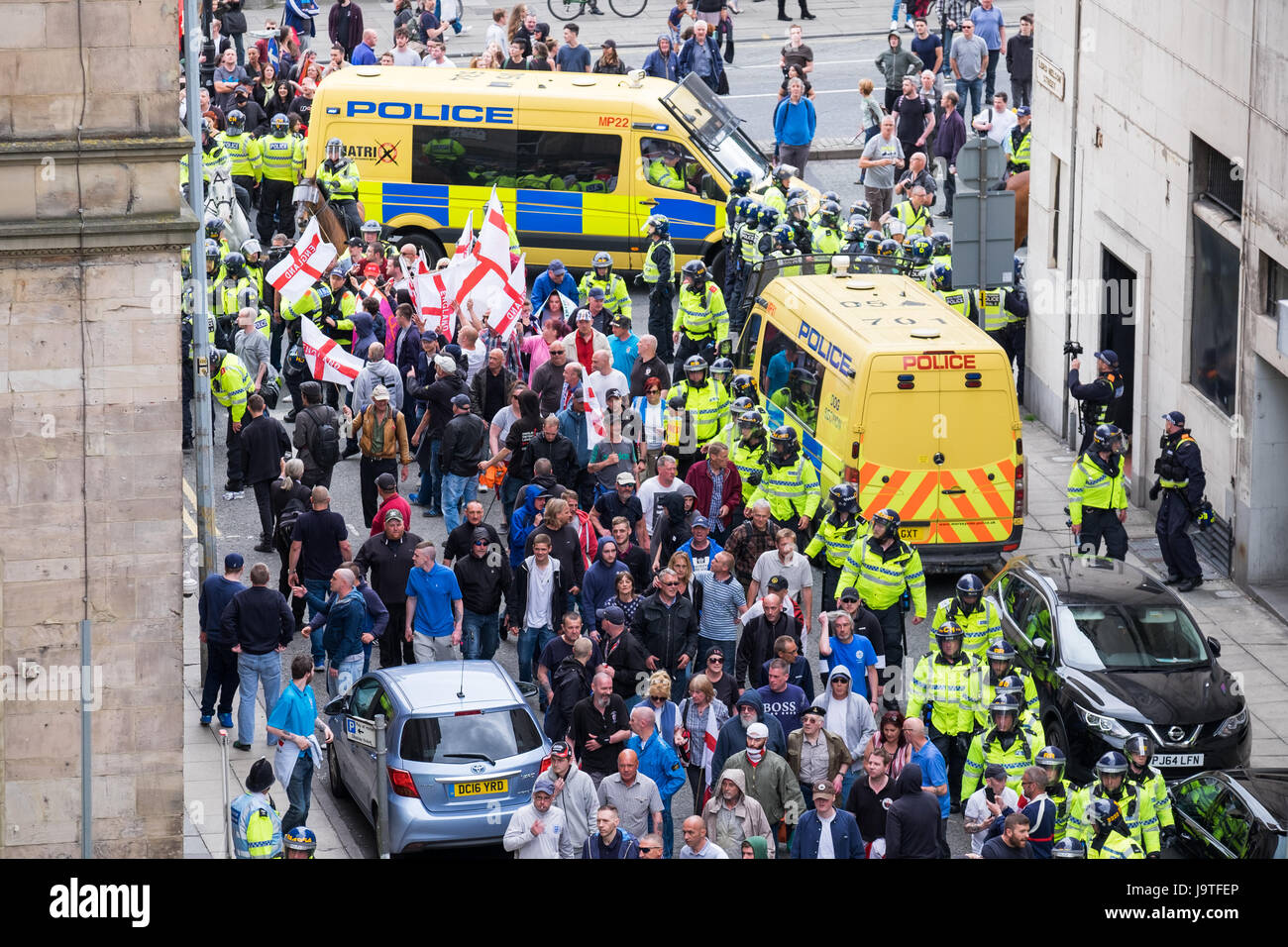 Liverpool, UK. 3rd June, 2017. English Defence League and anti-fascist protesters have clashed in Liverpool city centre on Saturday, June 3, 2017. © Christopher Middleton/Alamy Live News Stock Photo