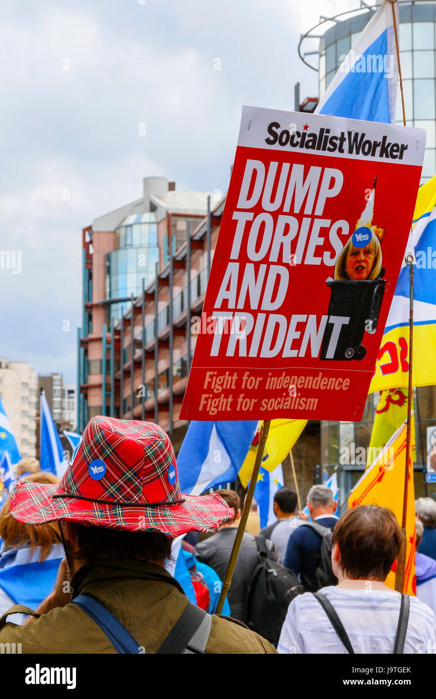 Glasgow, Scotland, UK. 3rd June, 2017. Several thousand supporters of 'Wings Over Scotland', a collection of political groups that are pro-independence, pro- SNP, pro-Scottish Resistance, anti-Unionism and anti-Conservative held a rally through Glasgow city centre. Generally the parade was vocally loud and good natured until it met with a small ad-hoc group of supporters for Unionism in George Square and then the police had to intervene and separate the two factions to prevent disorder. Credit: Findlay/Alamy Live News Stock Photo