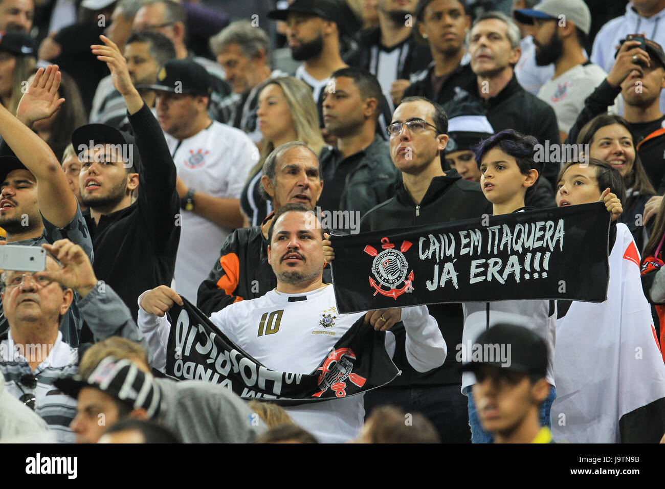 Sao Paulo Sp 03 06 17 Corinthians X Santos Corinthians Fans During The Match Between Corinthians Vs Santos Held At The Corinthians Arena East Zone Of Sao Paulo The Match Is Valid