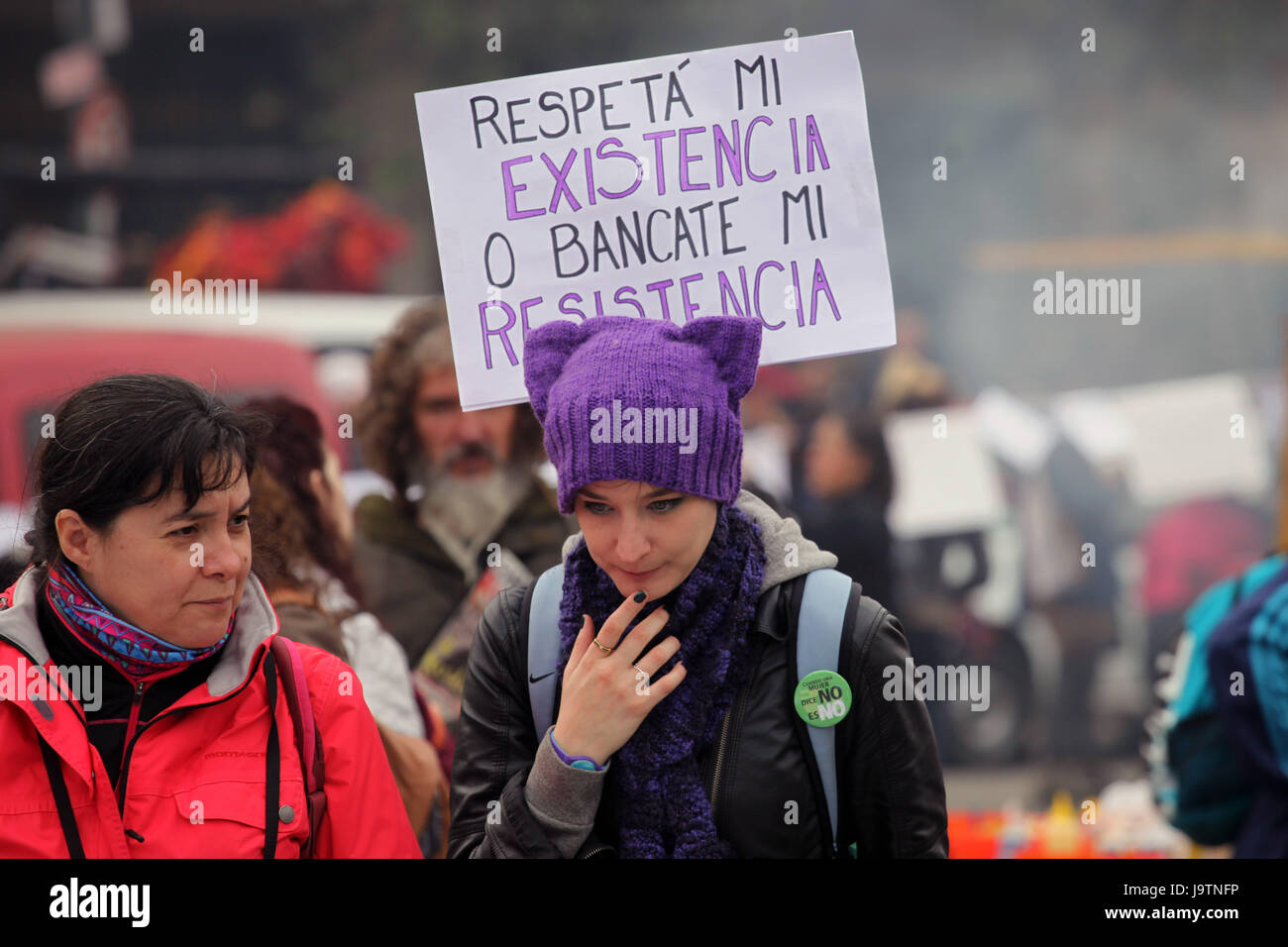 Buenos Aires, Buenos Aires, Argentina. 3rd June, 2017. Gathering under the slogan Ni Una Menos (''Not one less'') hundreds of thousands of women across Argentina protested against gender violence and femicide in mass rallies across many cities, including Buenos Aires City, where demonstrators march from the Parliament to the Plaza de Mayo. Credit: Claudio Santisteban/ZUMA Wire/Alamy Live News Stock Photo