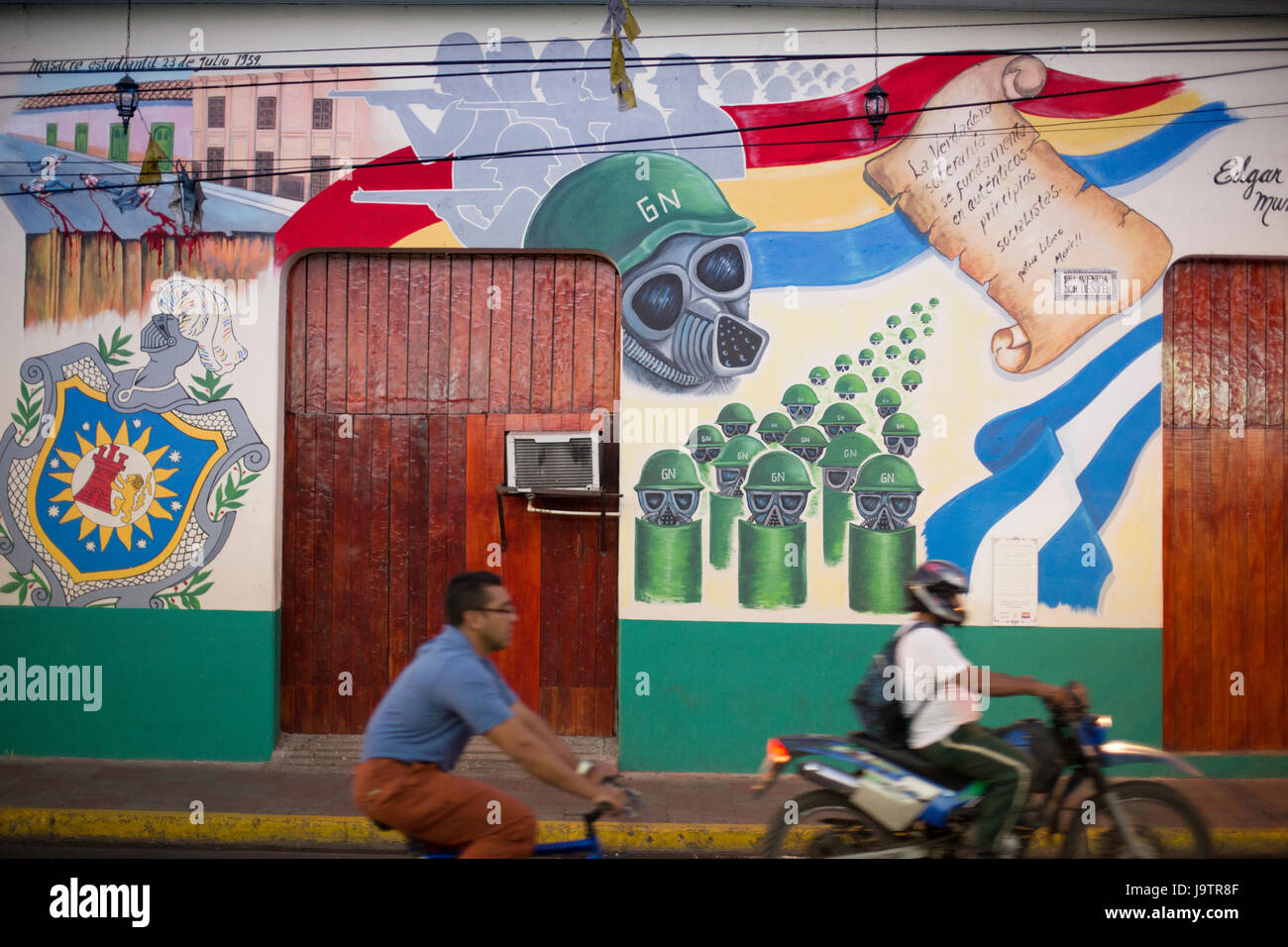 New mural at Ferro Carril Oeste by Ene Ene and Malegria