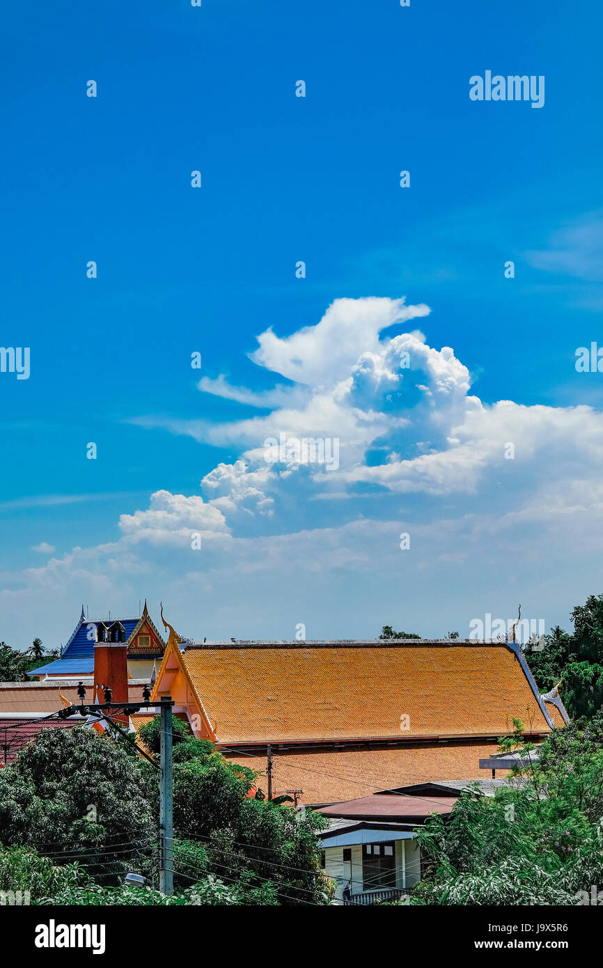 Temple in bangkok with cloud blue sky Stock Photo - Alamy