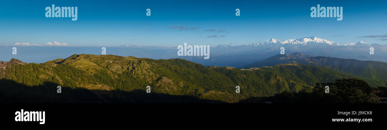 Himalayan range including Everest, Kanchenjunga seen from Sandakphu, Darjeeling, India Stock Photo