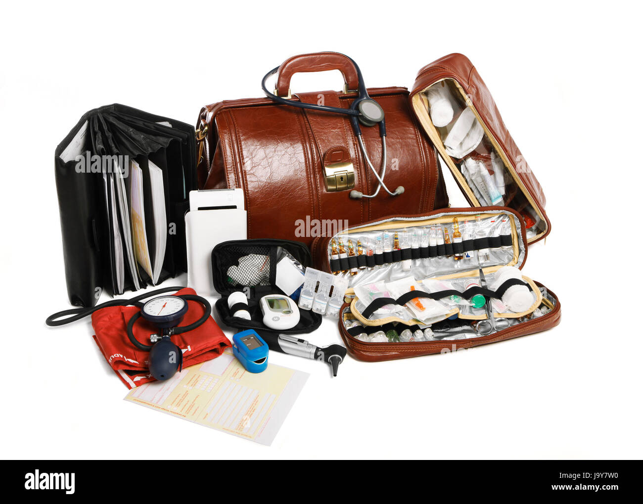 Old Brown Leather Doctors Bag And Stethoscope Stock Photo - Download Image  Now - Doctor, Bag, White Background - iStock