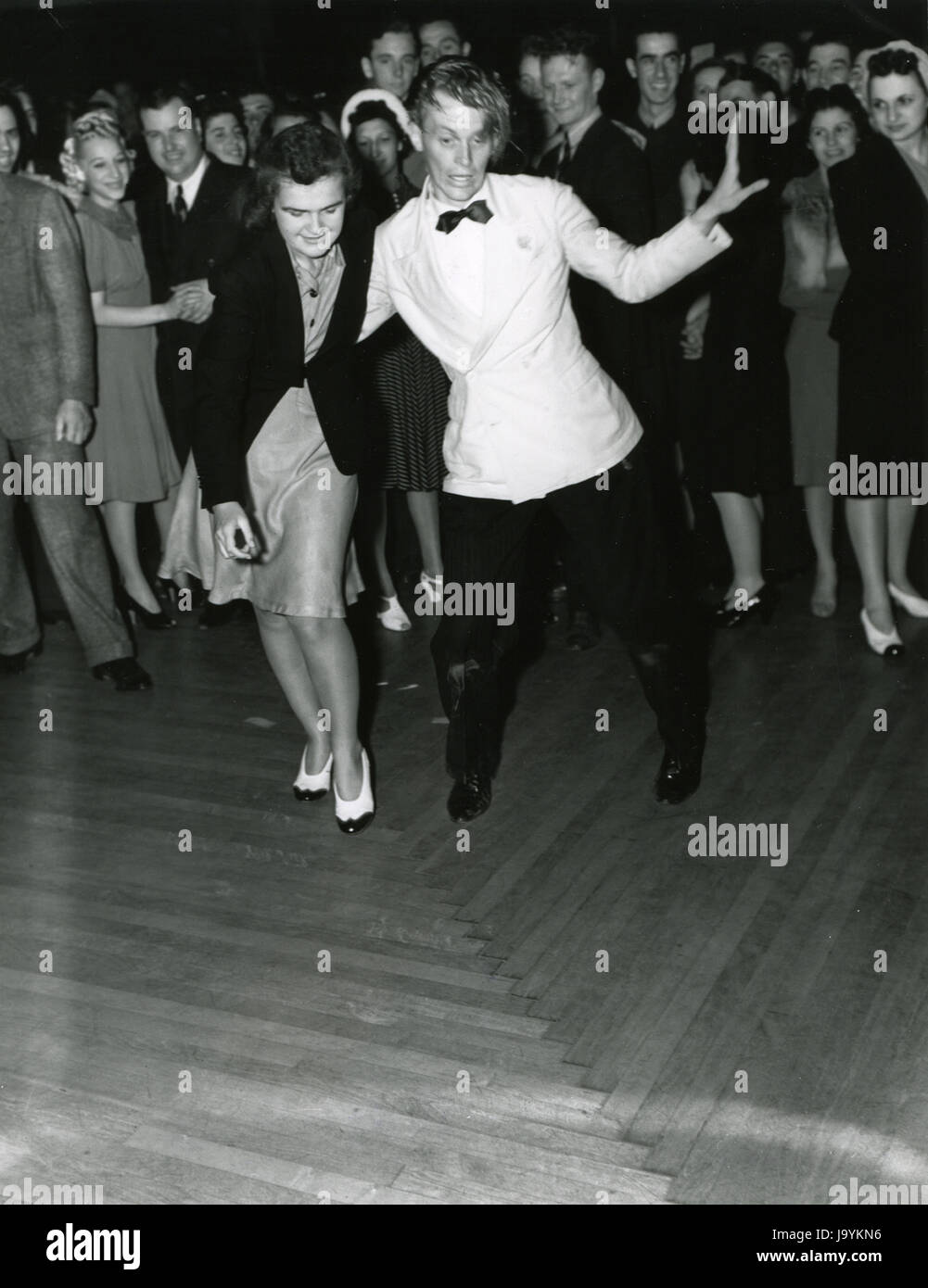 Oakland, California, Apri 26, 1940 - A spontaneous jitterbug exhibition in the middle of the dance floor at a Benny Goodman concert at Oakland Dance Hall. Stock Photo
