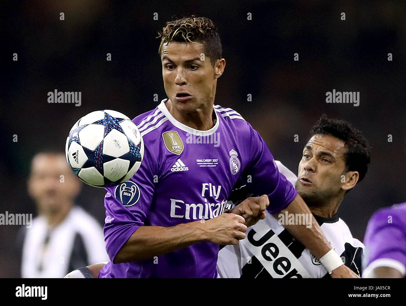 Real Madrid's Cristiano Ronaldo (left) and Juventus' Dani Alves (right)  battle for the ball during the UEFA Champions League Final at the National  Stadium, Cardiff Stock Photo - Alamy