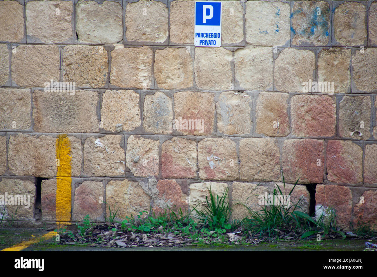 Wall weed brick parking hi-res stock photography and images - Alamy