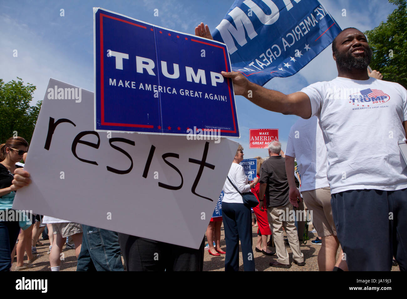 Washington, DC USA, 3rd June, 2017: Trump supporters gather in front of the White House to show approval of the president's decision to exit Paris Climate Accord. Credit: B Christopher/Alamy Live News Stock Photo