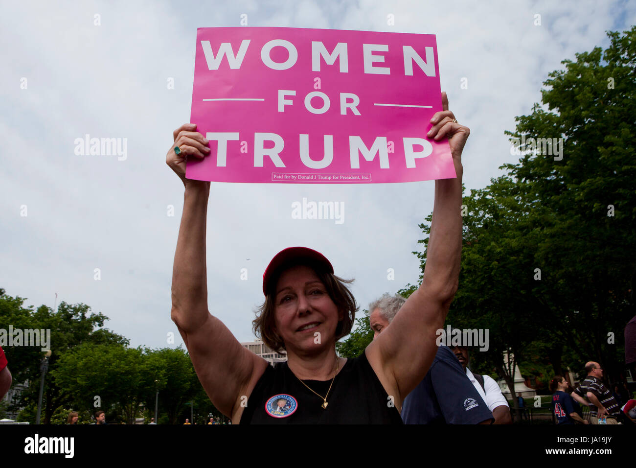 Washington, DC USA, 3rd June, 2017: Trump supporters gather in front of the White House to show approval of the president's decision to  exit Paris Climate Accord. Credit: B Christopher/Alamy Live News Stock Photo