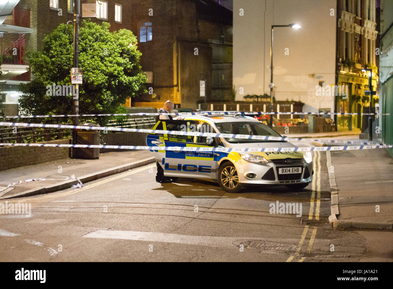 London, UK. 04th June, 2017. Police and armed response units respond to terrorist incident on London Bridge Saturday night. Six people have been killed in attacks in London.  Pictures taken shortly after midnight Saturday night, Sunday morning. Credit: Brayan Lopez/Alamy Live News Stock Photo