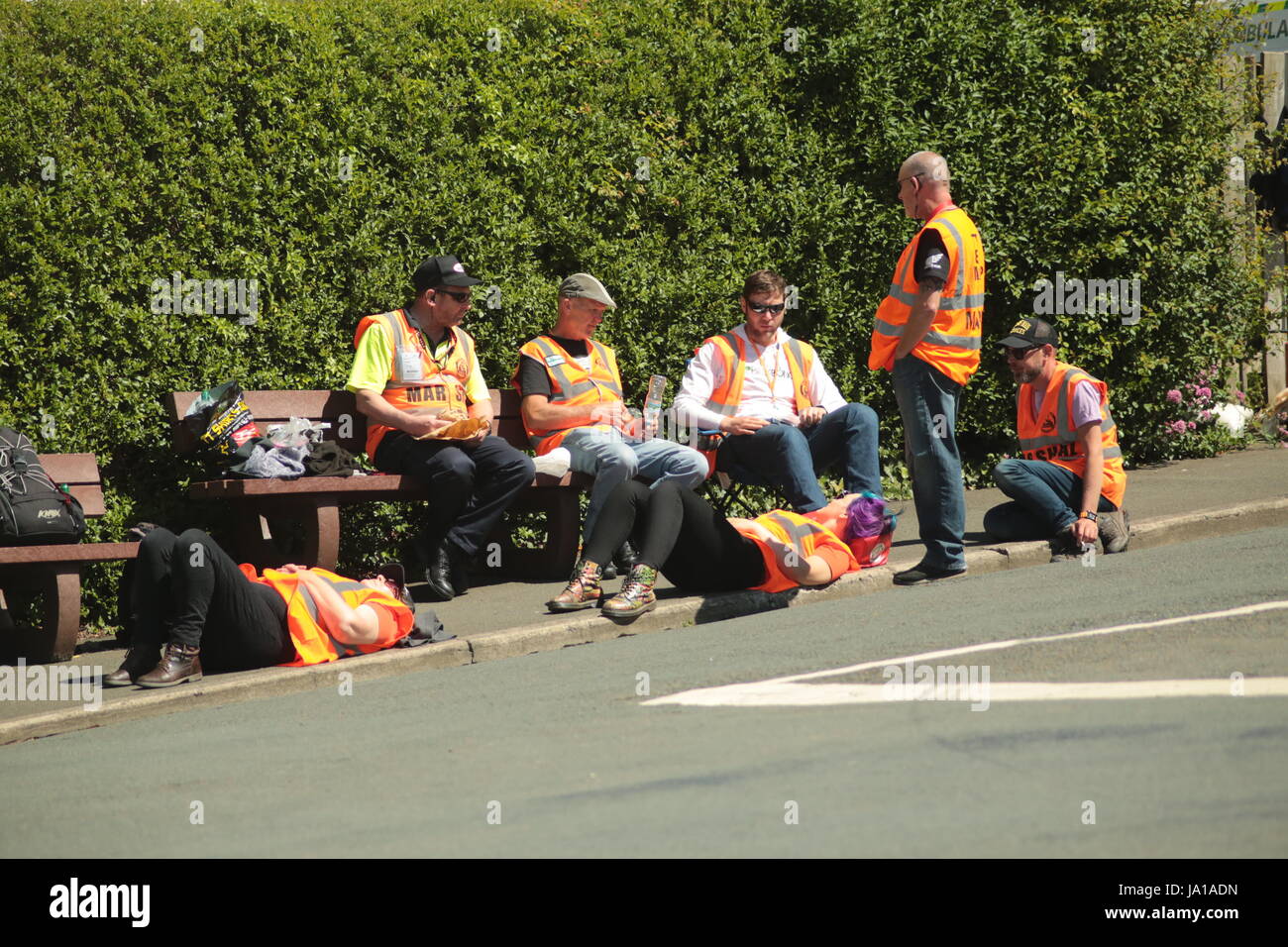 Isle of Man TT Races, Qualifying Practice Race, Saturday 3 June 2017.Sidecar Qualifying and Supersport/Lightweight/Newcomers (all classes) qualifying session. Marshals relaxing in the sunshine in between the sessions. At Cruickshanks Corner, Ramsey, Isle of Man Credit: Eclectic Art and Photography/Alamy Live News Stock Photo