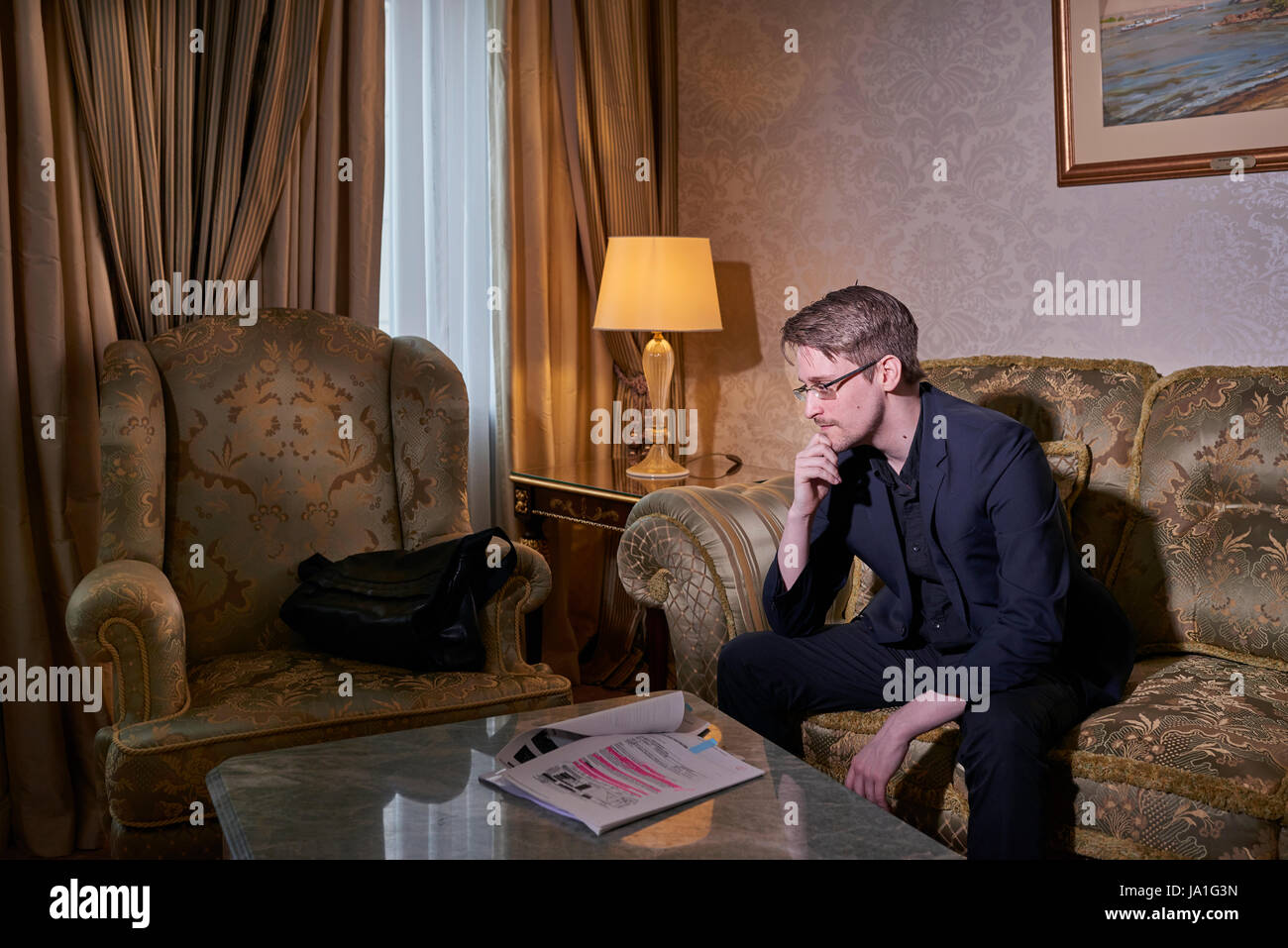 Сыновья размышления. Сноуден в Москве фото.