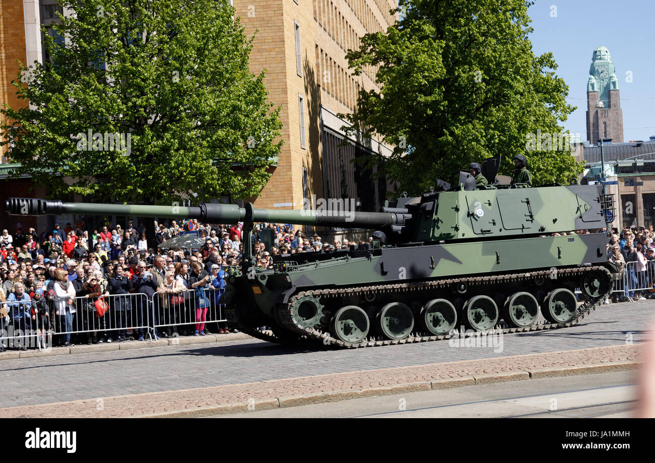Helsinki, Finland. 4th June, 2017. Self-propelled howitzer K9 Thunder on march-by Credit: Hannu Mononen/Alamy Live News Stock Photo