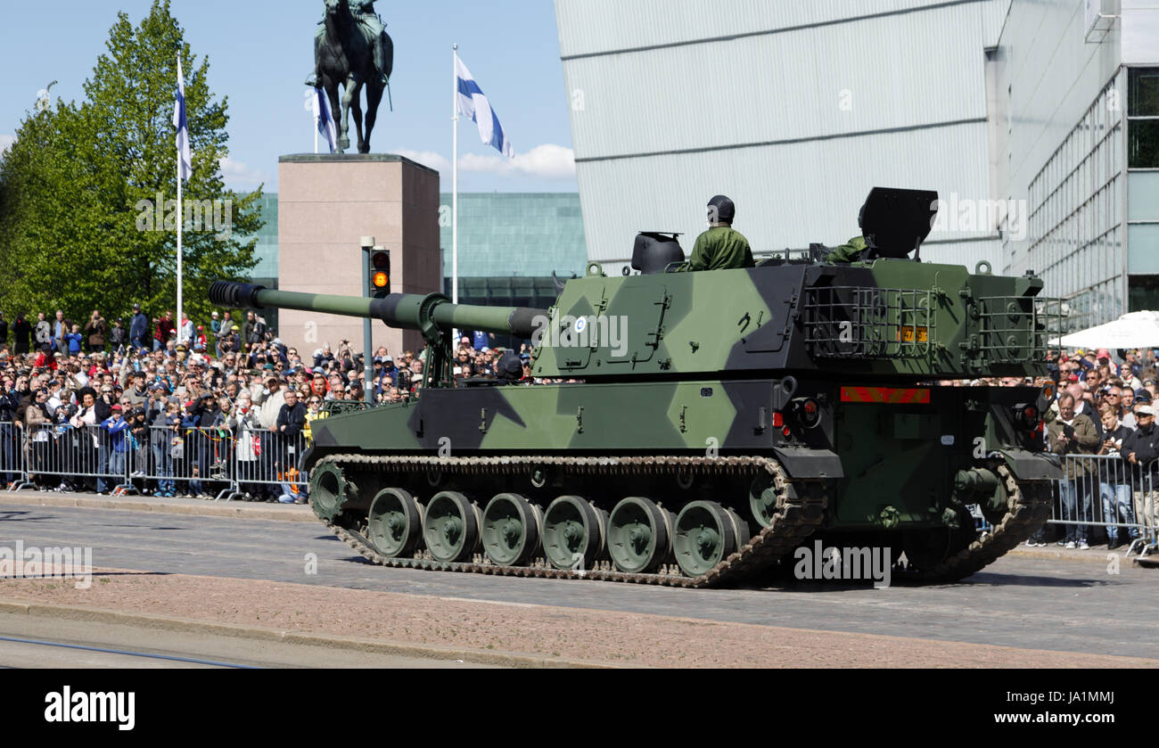 Helsinki, Finland. 4th June, 2017. Self-propelled howitzer K9 Thunder on march-by Credit: Hannu Mononen/Alamy Live News Stock Photo