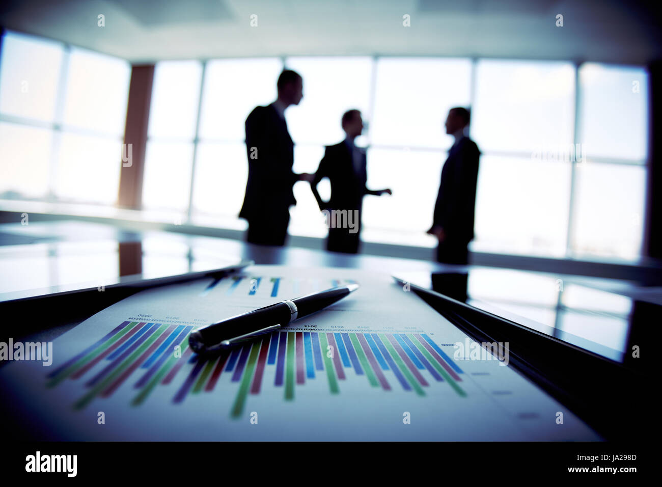 Boardroom people silhouettes hi-res stock photography and images - Alamy