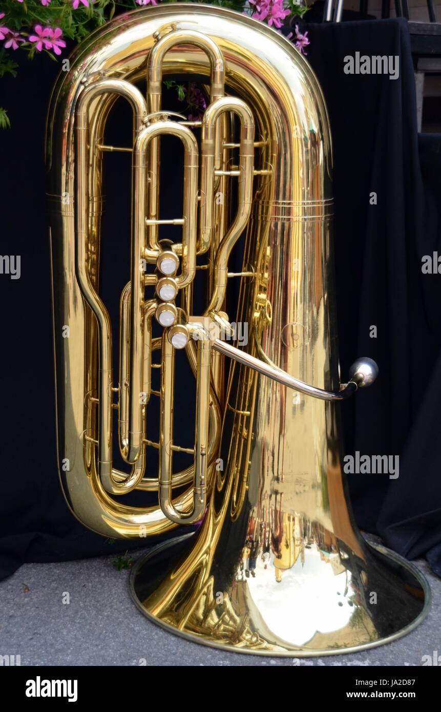 Basso tuba hi-res stock photography and images - Alamy