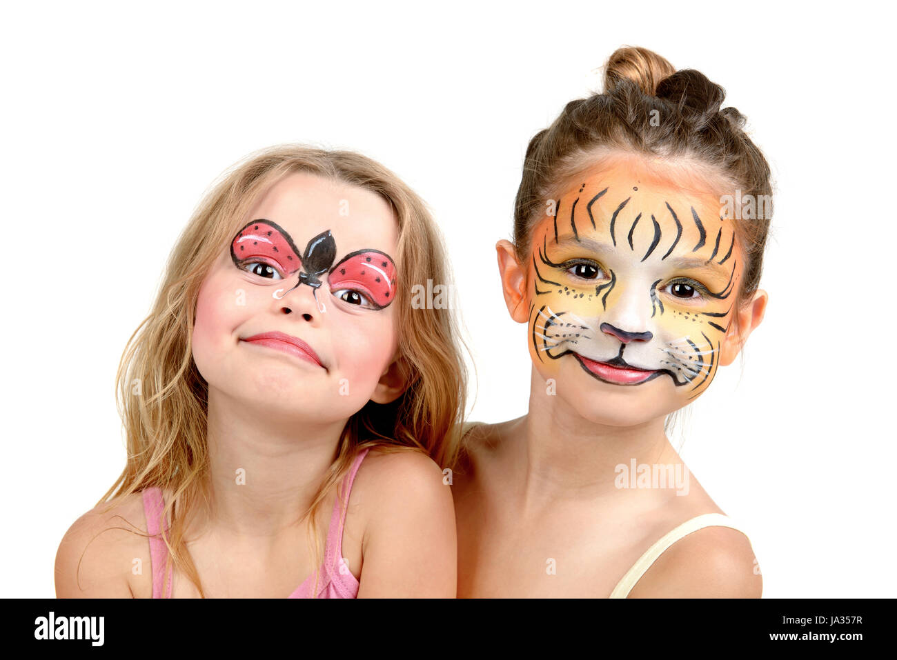 Нарисовать усы тигра на лице