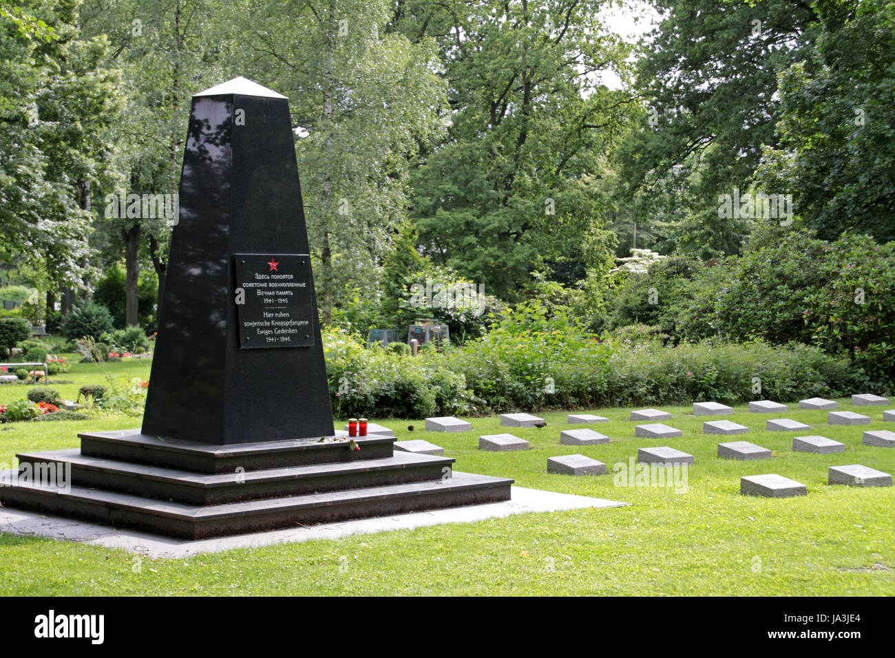 monument, soldiers, soviet union, monument, death, cemetery, gravestone