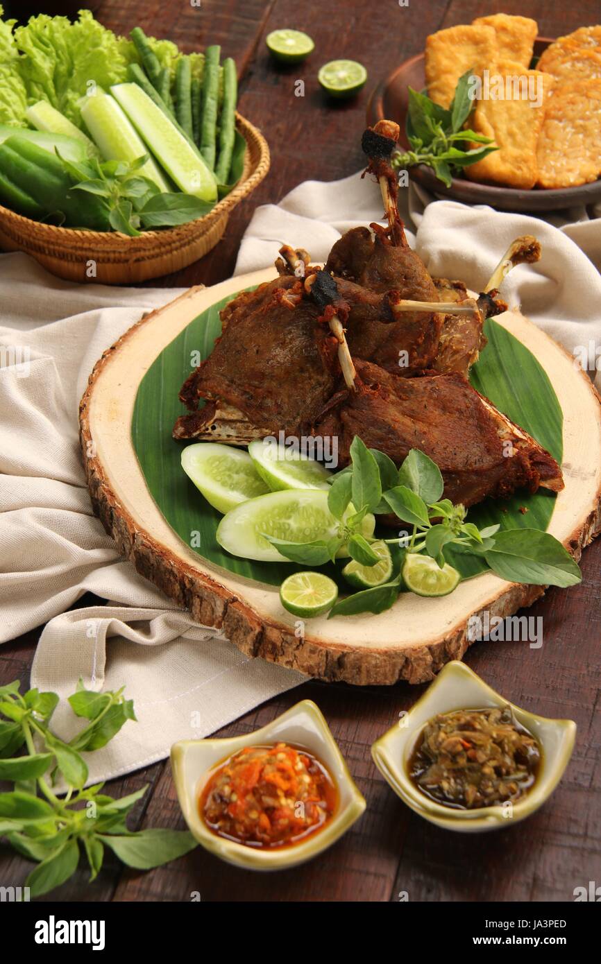 Bebek Goreng A Popular Indonesian Dish Of Fried Duck Served With Beancurd Tempeh Vegetables And Chili Pastes Stock Photo Alamy Bebek Goreng A Popular Indonesian Dish Of Fried Duck Served With Beancurd Tempeh Vegetables And Chili Pastes Stock Photo Alamy