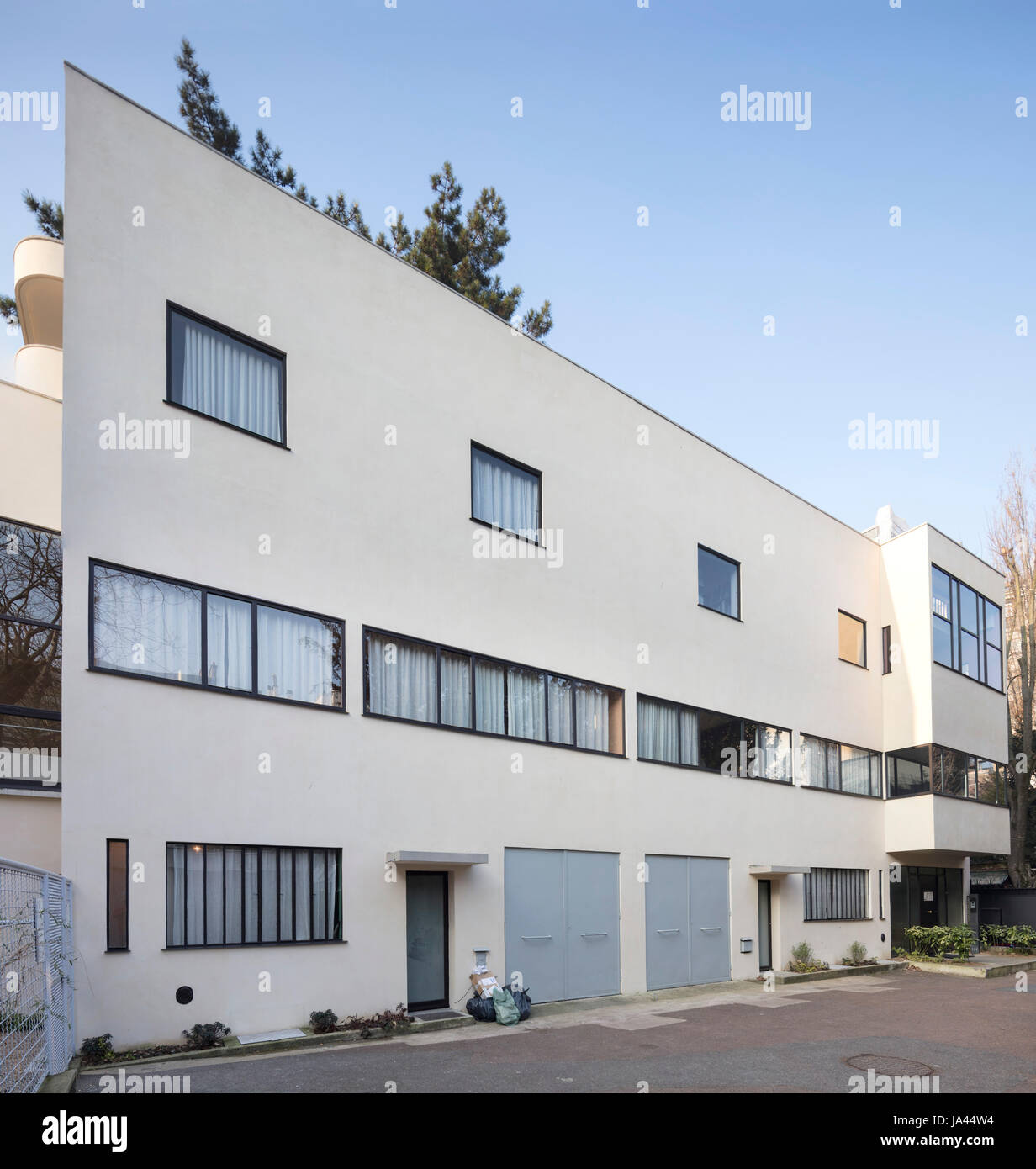 Villa Jeanneret and Villa La Roche are two adjacent houses in Paris,  designed by Le Corbusier and Pierre Jeanneret in 1923-1925 Stock Photo -  Alamy