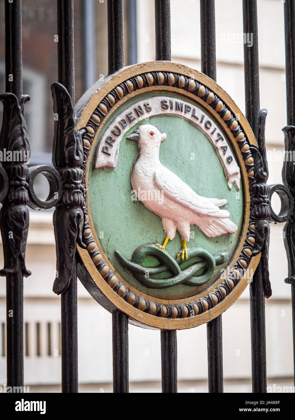 Symbol of the old Amicable Society for a Perpetual Assurance on the gates to  Serjeants Inn in Fleet Street, London Stock Photo