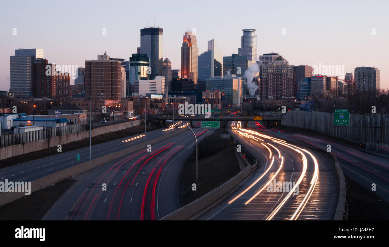 MINNEAPOLIS, MINNESOTA/UNITED STATES – March 27: The highway carries rush hour commuters in and out of downtown at sunset on 03/27/2015 in Minneapolis Stock Photo