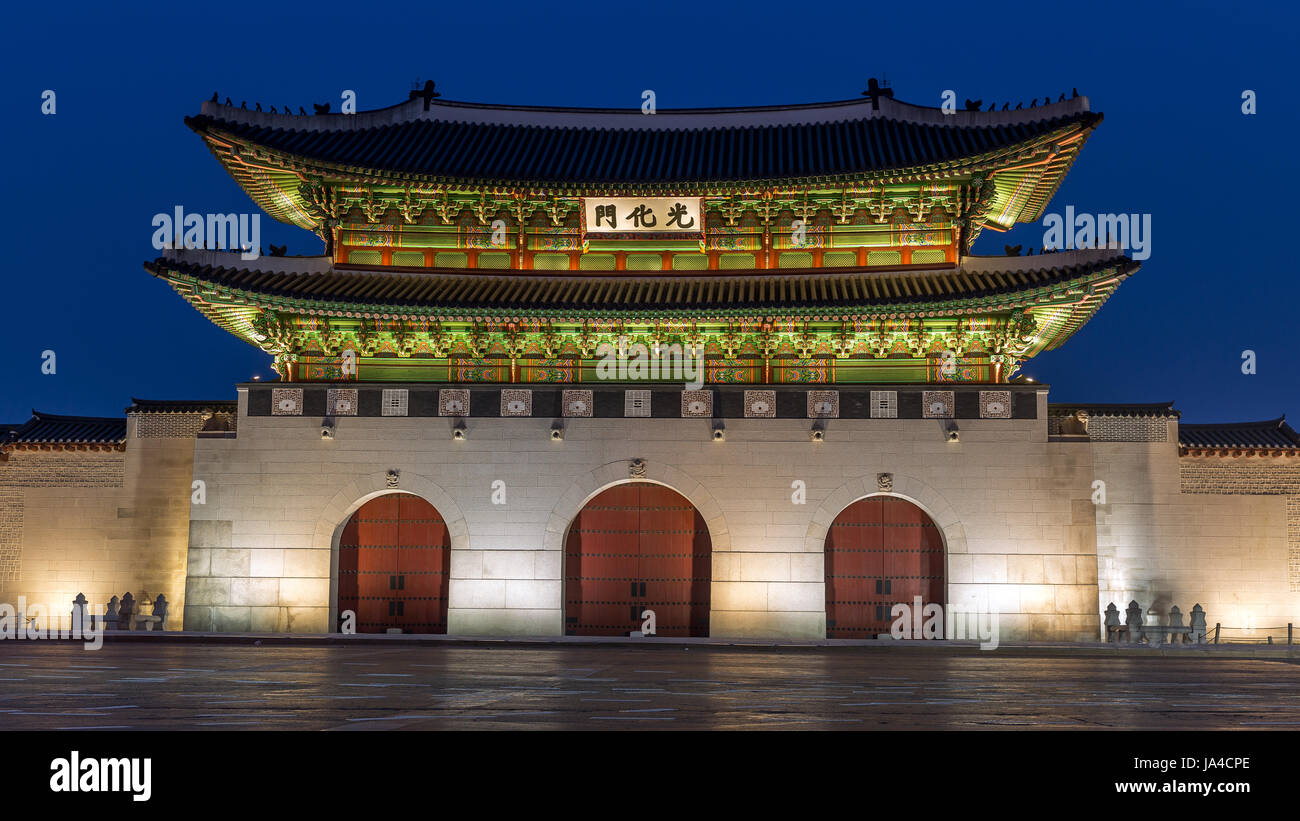 Gyeongbokgung palace gate in Seoul, South Korea Stock Photo